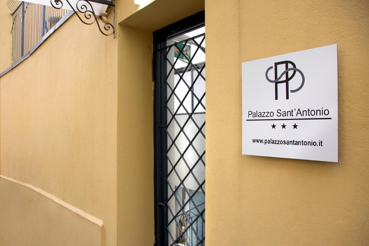 ホテル Palazzo Sant'Antonio ナポリ エクステリア 写真